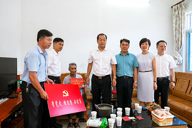 向英雄致敬 MK游戏官方网站（中国）MK有限公司官网联合开展走访慰问抗战老兵活动