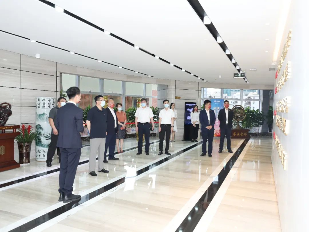 青岛市政协副主席、崂山区委书记张元升一行莅临MK游戏官方网站（中国）MK有限公司官网调研考察